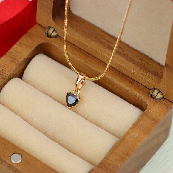 "Mini Heart-Shaped Black Pendant in Gold Plated Brass, XPPT1303 - Picture 10 of 13